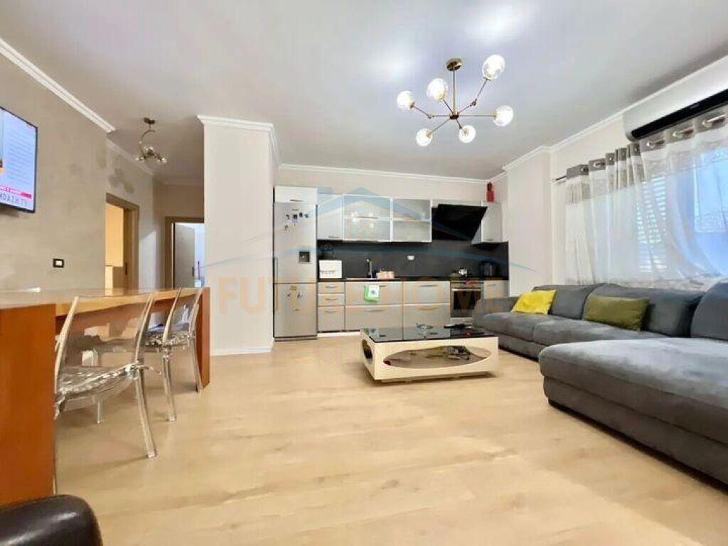 Shitet Apartament 2+1, 21 Dhjetori