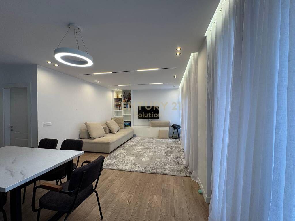 SHESIM 2+1 PRANE XHAMISE TE KOPSHTI BOTANIK 300,000 €