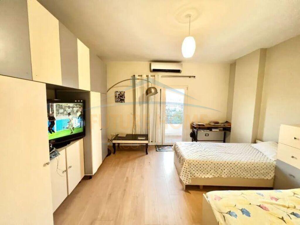 Shitet Apartament 2+1, 21 Dhjetori