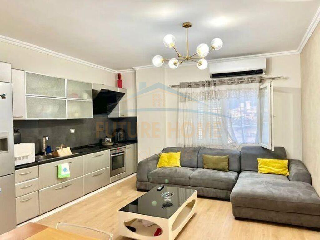 Shitet Apartament 2+1, 21 Dhjetori