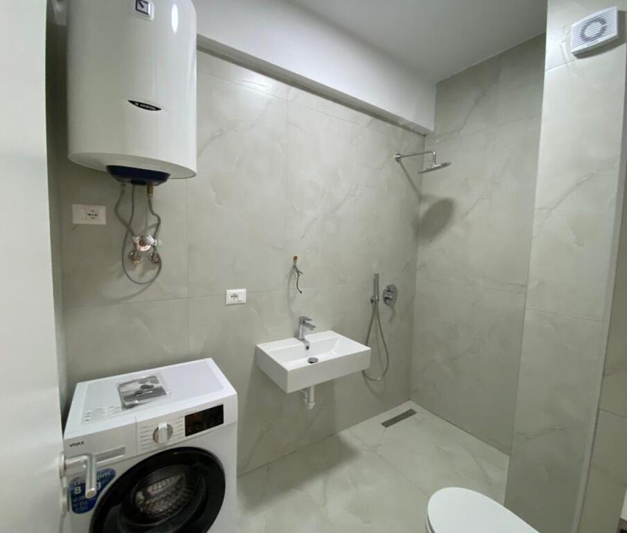 Jepet me Qera 1+1 i mobiluar, Fresku, Tiranë