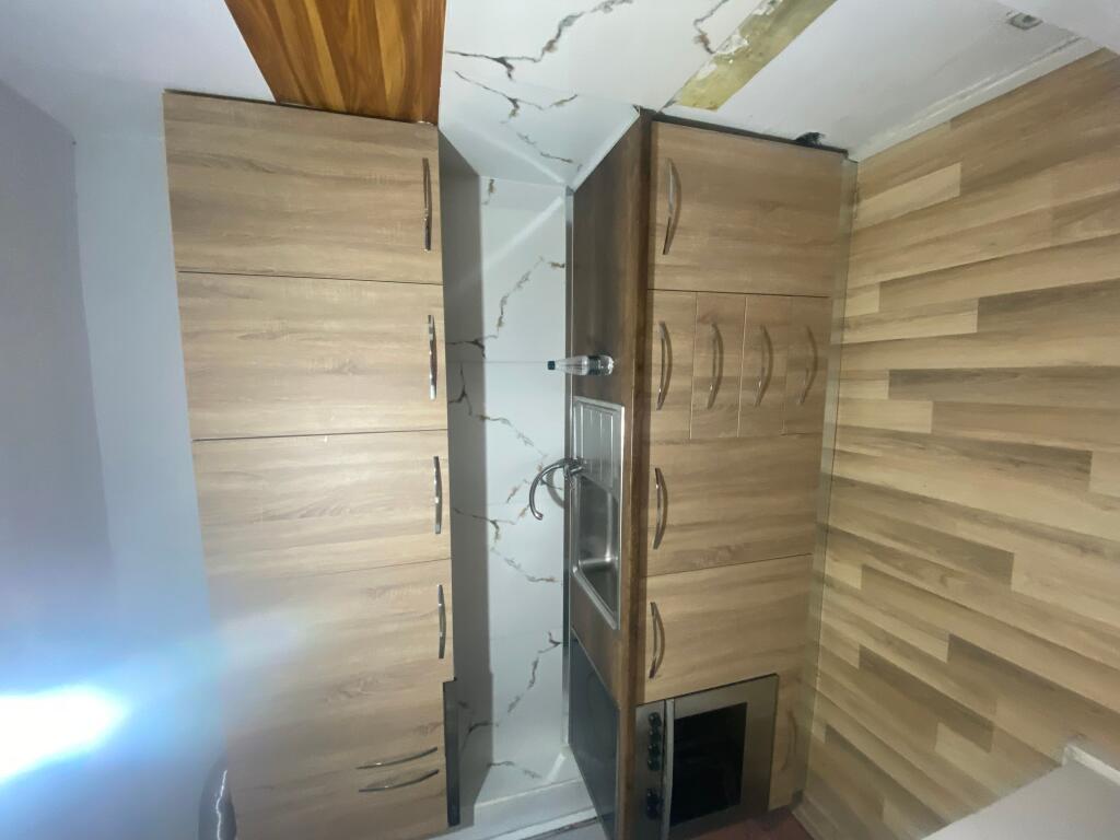 1+1, furnished, train station, price 500 thousand lek