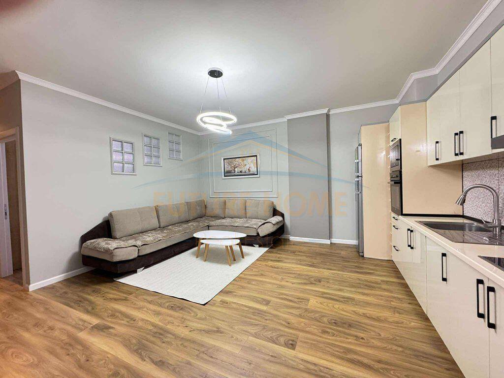 Shitet Apartament 2+1, Misto Mame