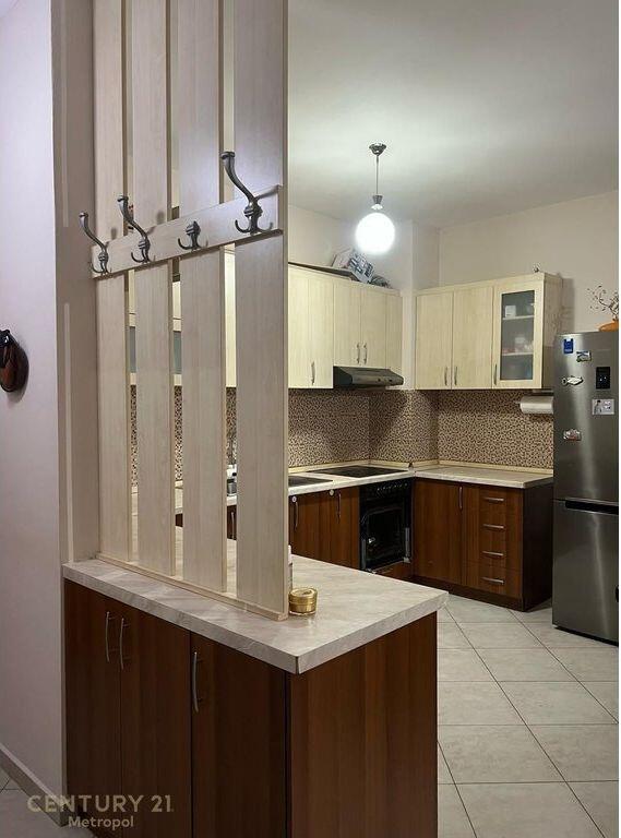 Japim me qira apartament 1+1 tek Petro Nini Luarasi!
