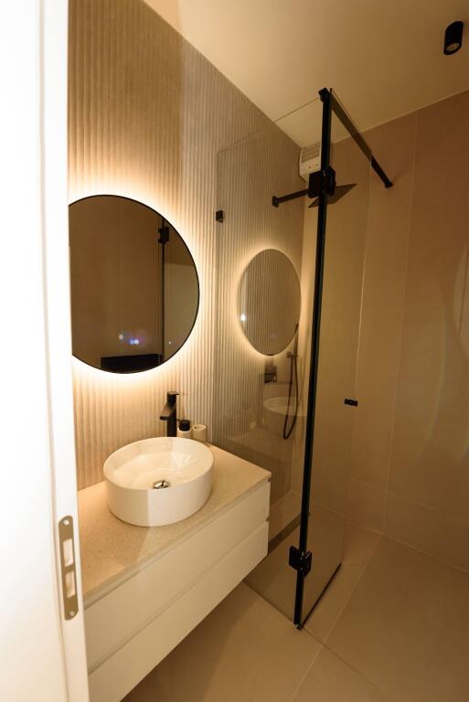 *Apartament 2+1+2 me Pamje nga Deti për Shitje – Lungomare, Vlorë*