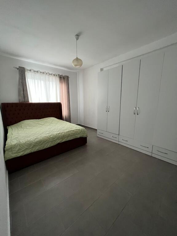 Apartament 2+1, Kamëz!