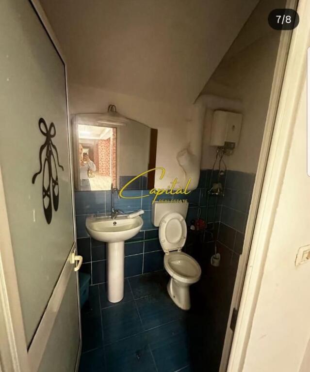 AMBIENT BIZNESI ME QERA 150 M2 21 DHJETORI 700 EURO