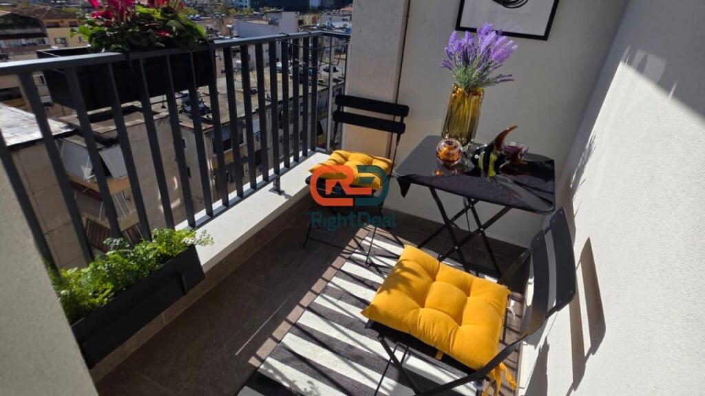 Tek 21 Dhjetori ,Shitet Super Apartament 2+1 Me Super Vendndodhje!!!