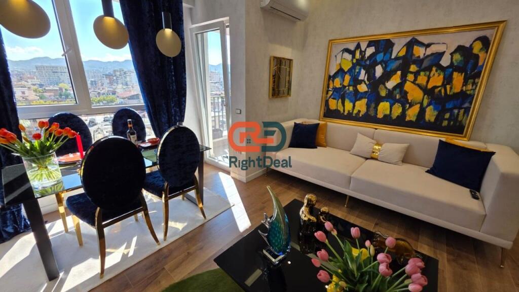 Tek 21 Dhjetori ,Shitet Super Apartament 2+1 Me Super Vendndodhje!!!