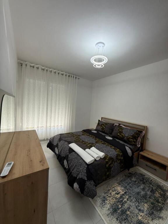 Me Qira – Apartament 3+1+2, Rruga “5 Maj”, Tiranë