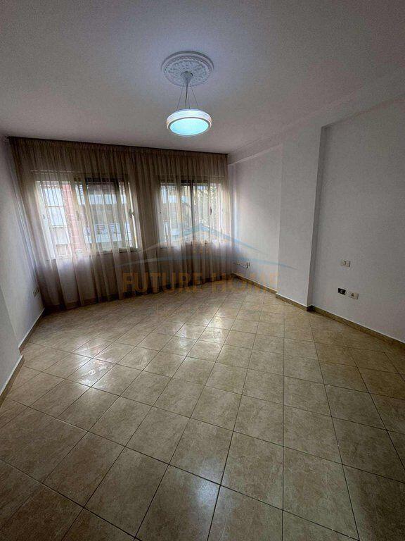 In vendita, appartamento 2+1+2 a “Lin” Yzberisht, Tirana