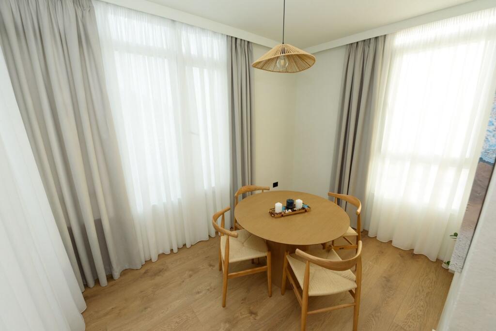 *Apartament 2+1+2 me Pamje nga Deti për Shitje – Lungomare, Vlorë*