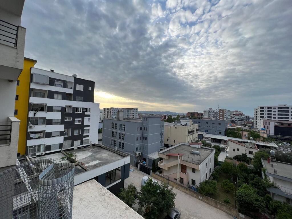 Apartament 2+1, Kamëz!