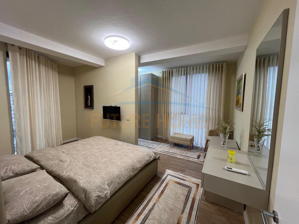 Jepet me Qera Apartament 2+1+Ballkon ne Rrugen Mine Peza, Golden Tower Residence.