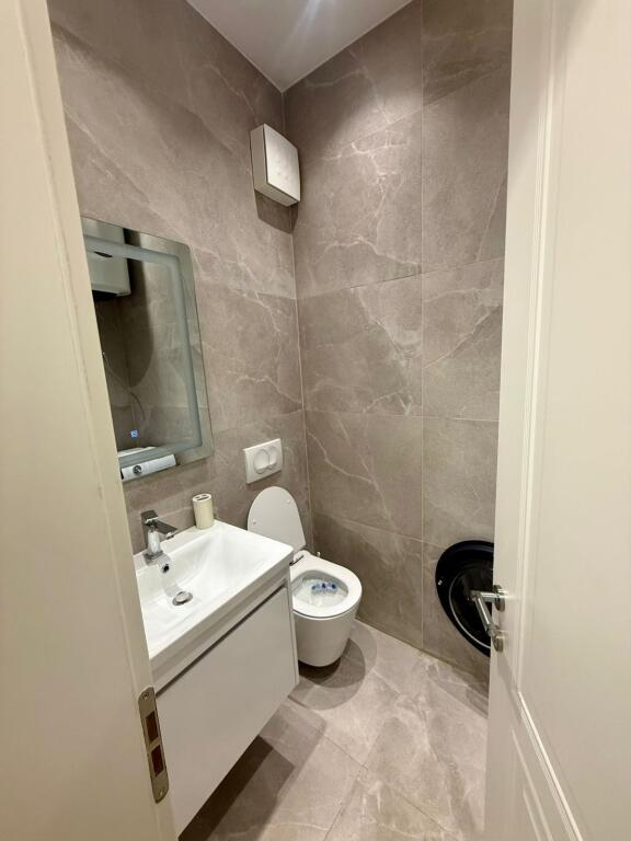 Apartament 2+1+2 tek Komuna e parisit