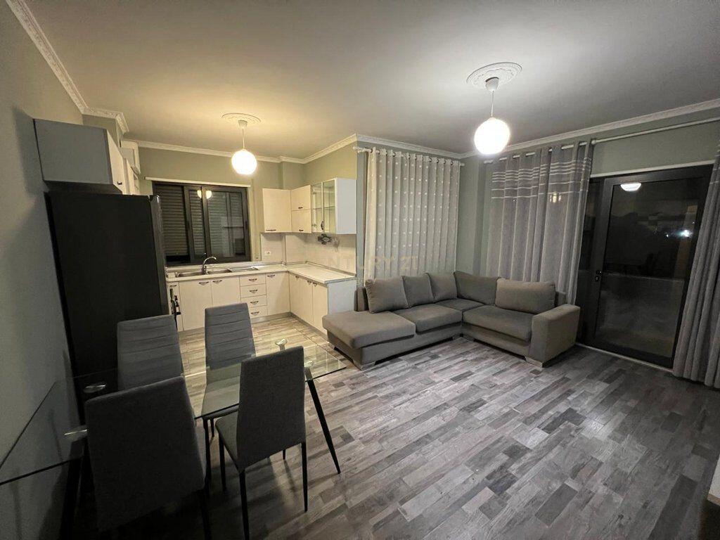 Apartament 2+1+2 Me Qira tek Tregu Elektrik, Tiranë