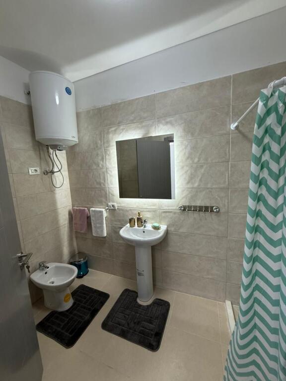Me Qira – Apartament 3+1+2, Rruga “5 Maj”, Tiranë