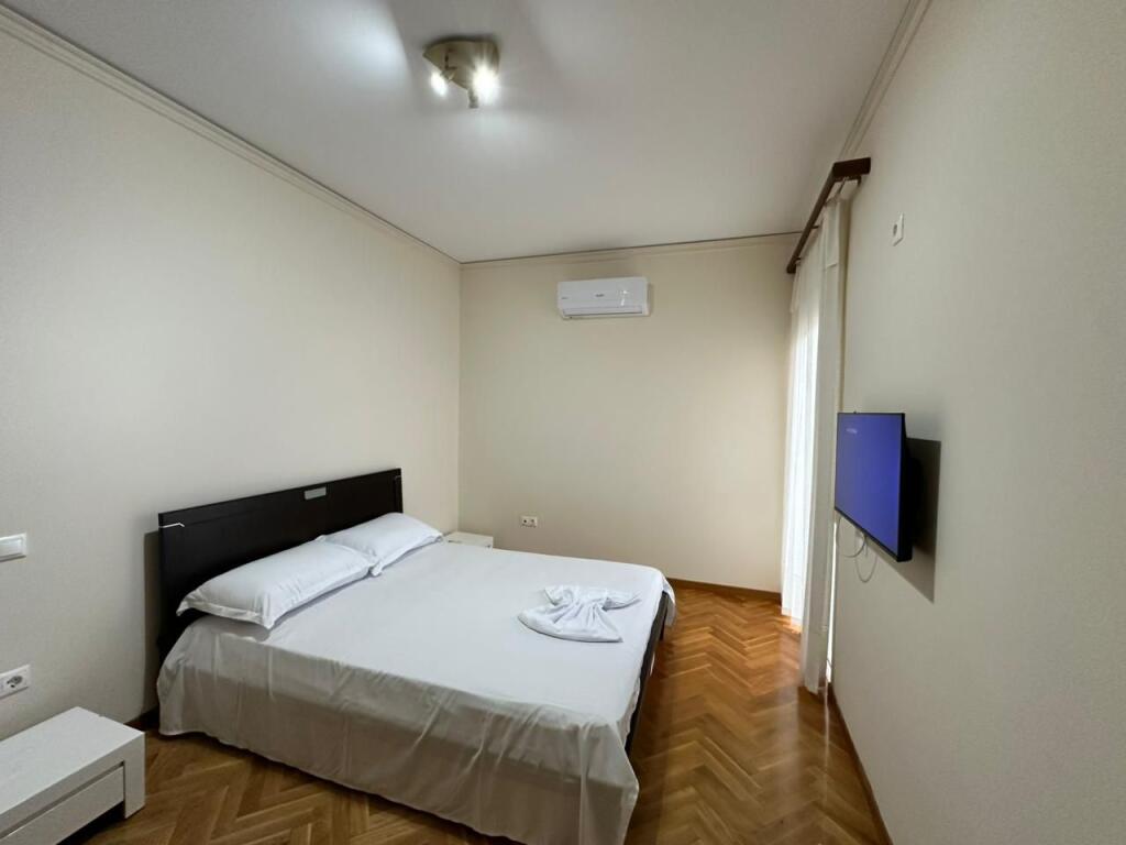 Jepet me Qira Apartament 2+1 ne Uje te Ftohte, Vlore