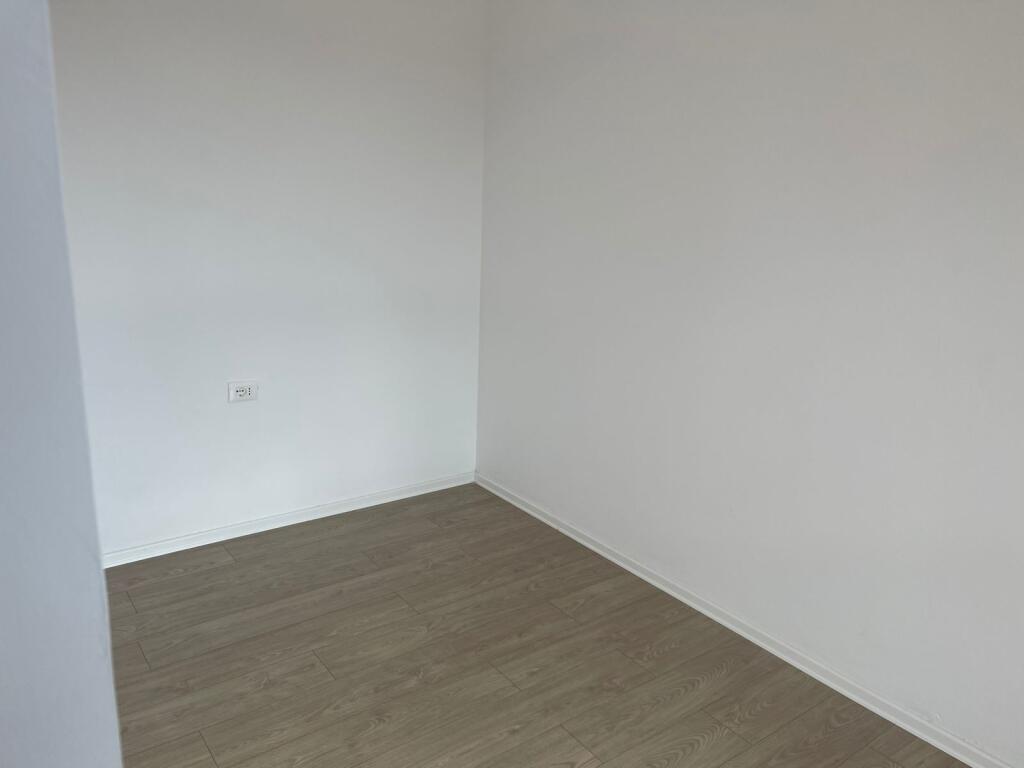 🏢 Jepet me Qira – Zyrë 2+1+2 në Garden Building, Tiranë 🌿