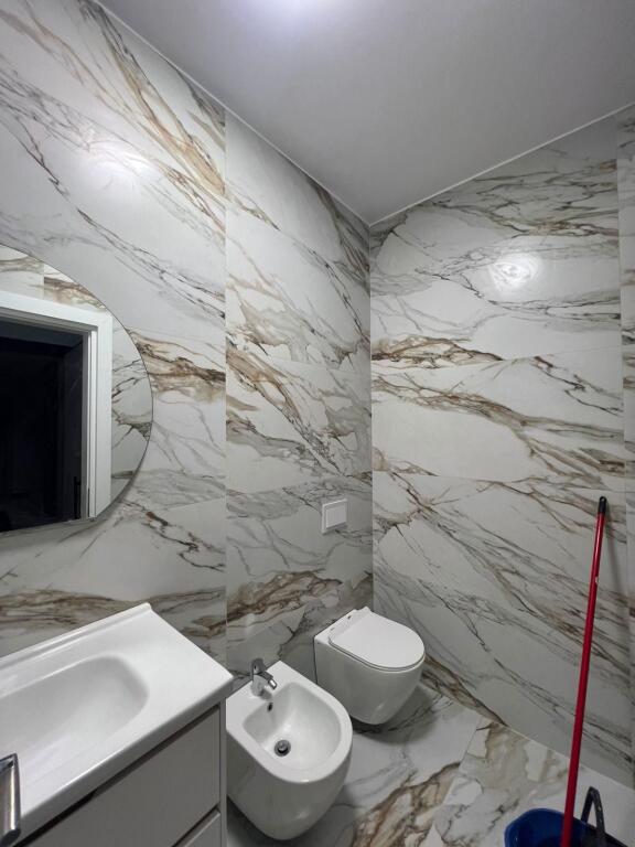 🏡 Appartamento in affitto – Golden Tower, Via Mine Peza, Tirana💶 Prezzo: 90000 Leke/mese
