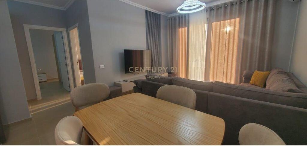 Jepet me qira apartament luksoz 2+1+2+verande me post parkimi – pranë Hotel “Radisson”