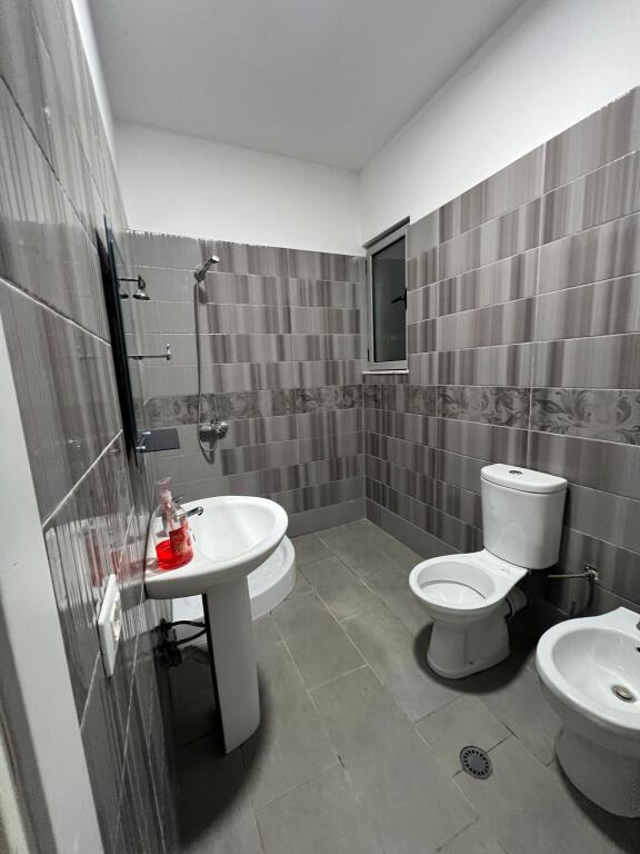 Apartament 2+1 per shitje ne Kamez!