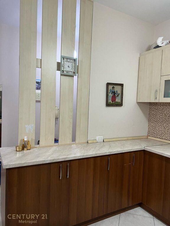 Japim me qira apartament 1+1 tek Petro Nini Luarasi!