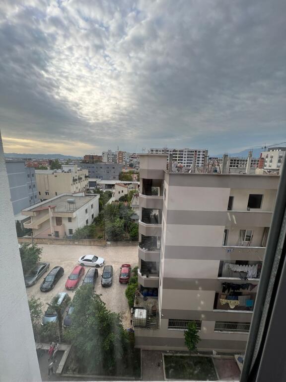 Apartament 2+1, Kamëz!