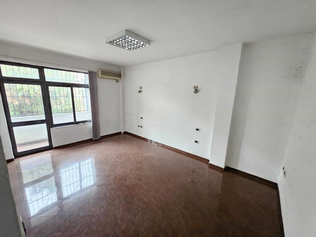 Godine me qera 3-Kateshe ne Myslym Shyri (ID BZ2731) Tirane