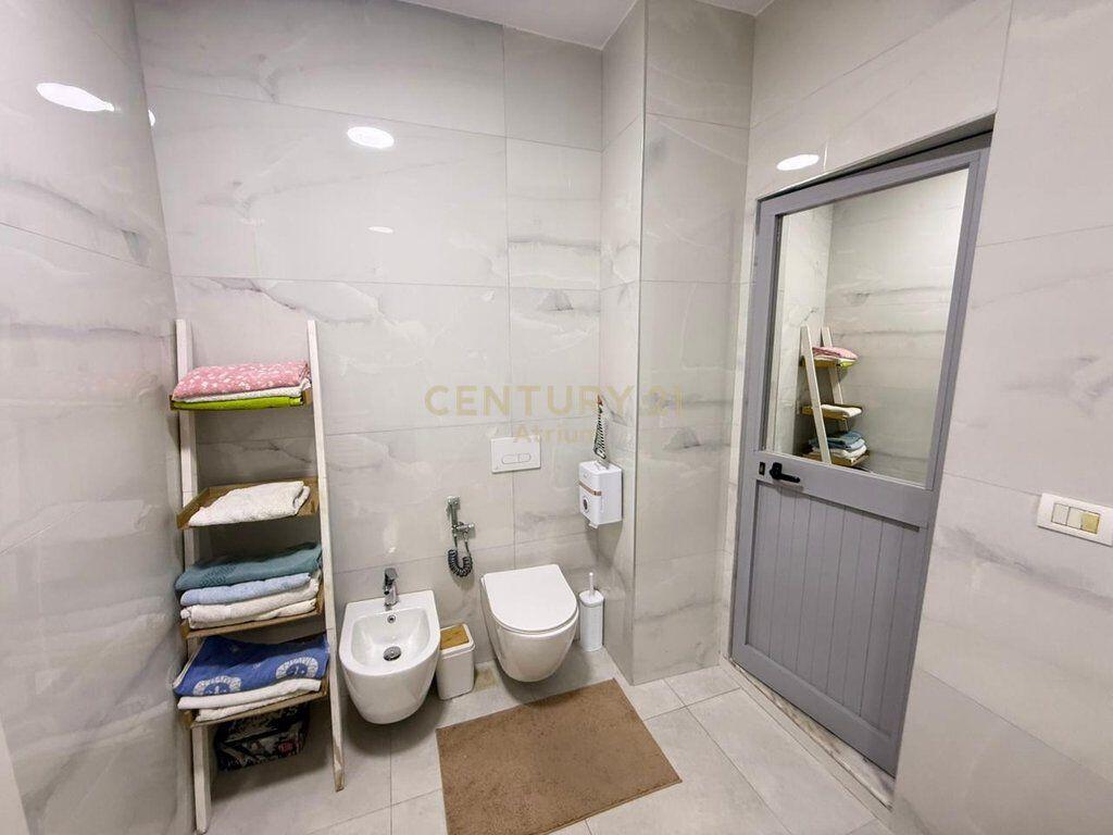 🏙️ Shitet Apartament 1+1 – Pranë Pazarit të Ri, Tiranë