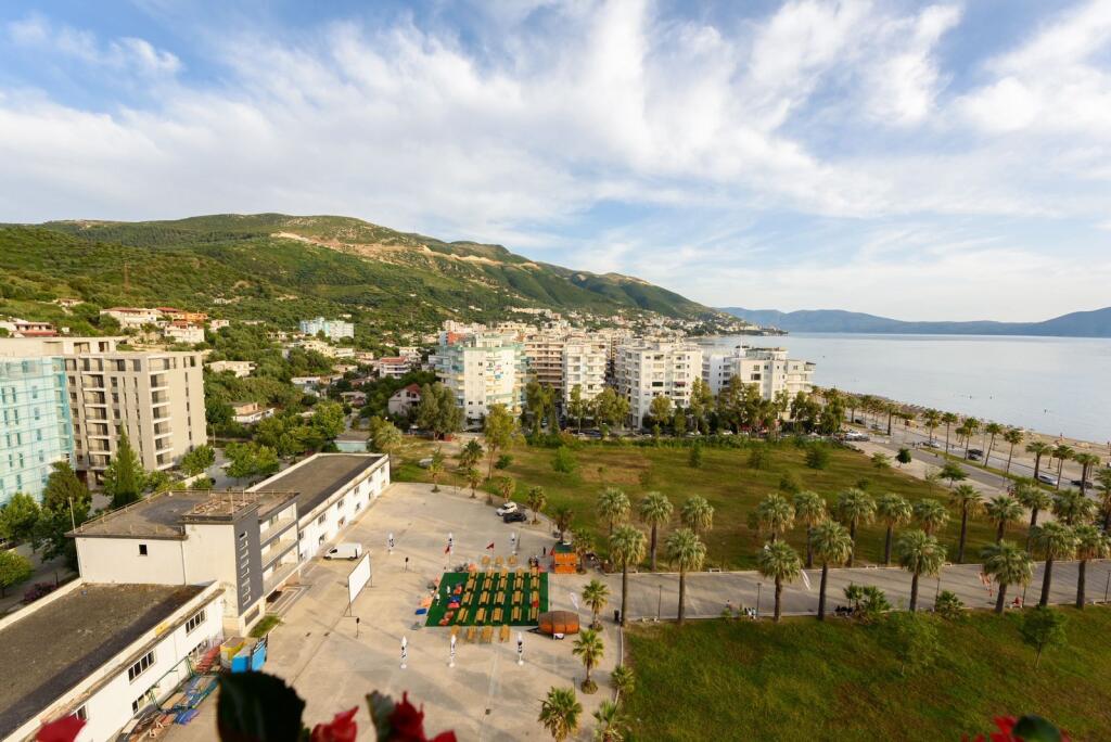 *Apartament 2+1+2 me Pamje nga Deti për Shitje – Lungomare, Vlorë*