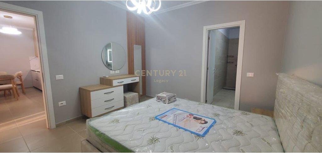 Jepet me qira apartament luksoz 2+1+2+verande me post parkimi – pranë Hotel “Radisson”
