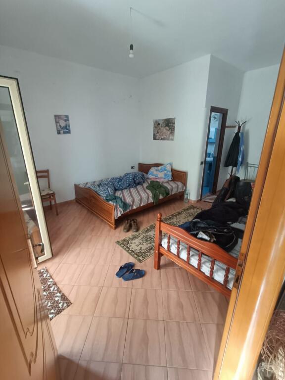 Shiten 2 shtëpi dykatëshe me truall në Durrës Plazh