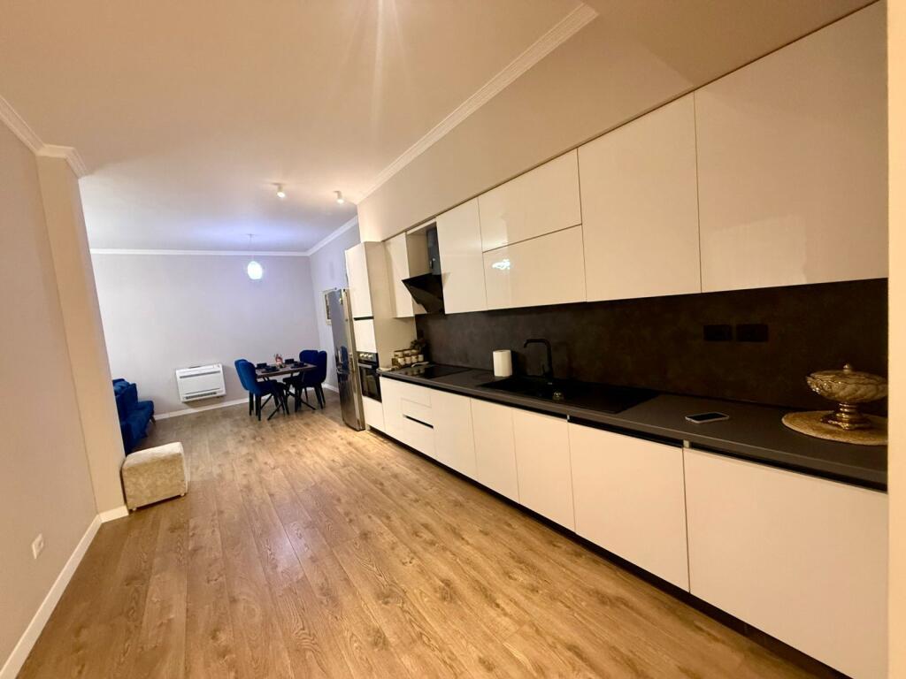 Apartament 2+1+2 tek Komuna e parisit