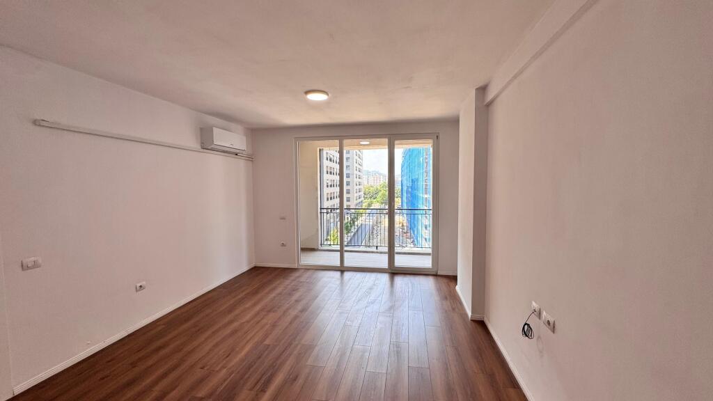 📣 AFFITTO Appartamento 2+1+2 (Per Ufficio) 📍 Ex Campo di Aviazione ✨  💶 Prezzo 75.000 Lek Lordo