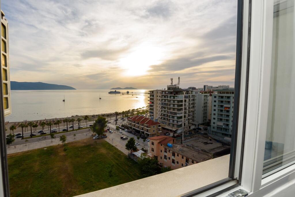 *Apartament 2+1+2 me Pamje nga Deti për Shitje – Lungomare, Vlorë*