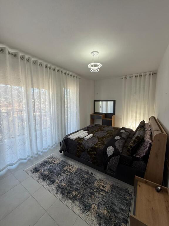 Me Qira – Apartament 3+1+2, Rruga “5 Maj”, Tiranë
