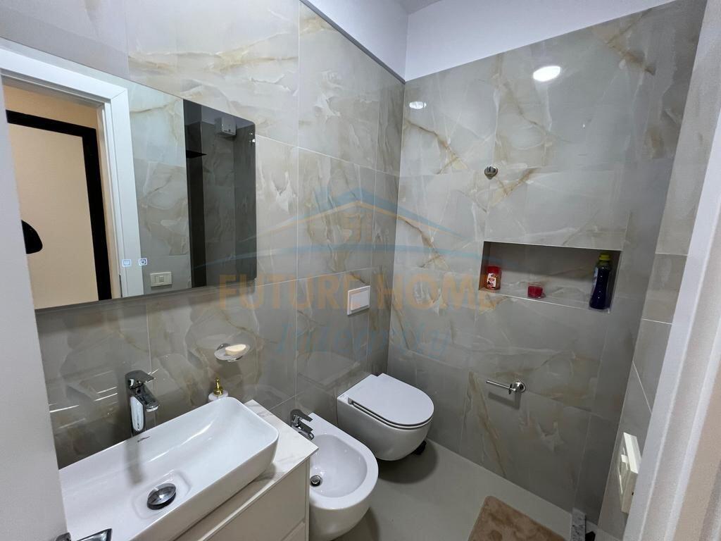 Jepet me Qera Apartament 2+1+Ballkon ne Rrugen Mine Peza, Golden Tower Residence.