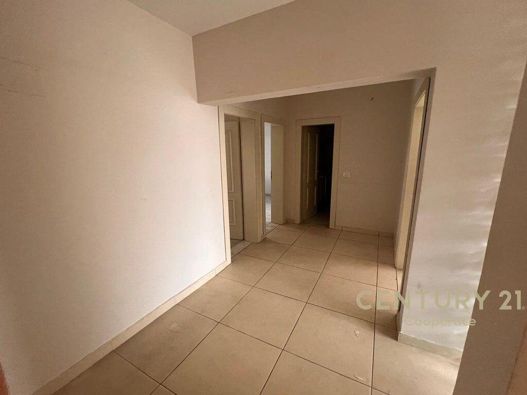 OCCASION! WE SELL A 3-FLOOR BUILDING, DIBRA STREET NEAR QSUT 450,000 €