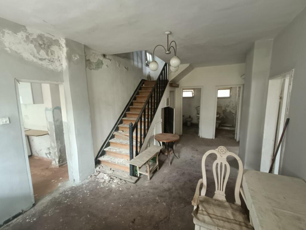 Shiten 2 shtëpi dykatëshe me truall në Durrës Plazh