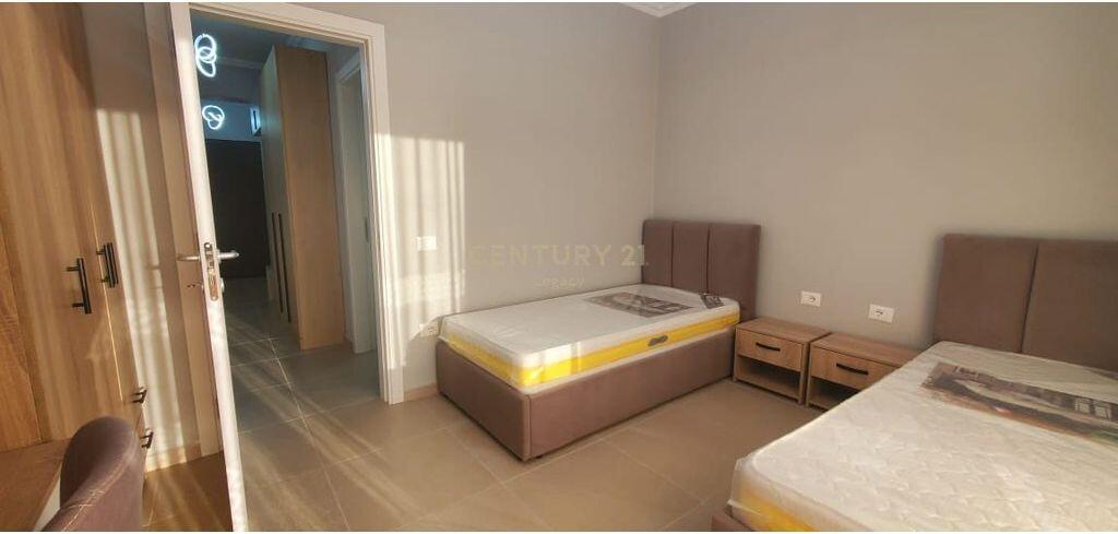 Jepet me qira apartament luksoz 2+1+2+verande me post parkimi – pranë Hotel “Radisson”
