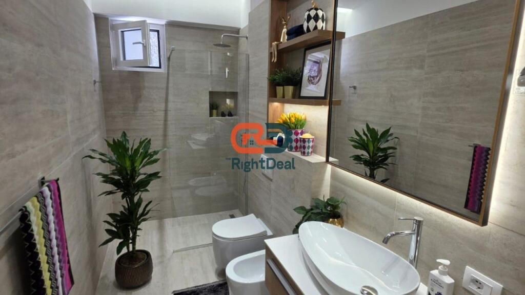 Tek 21 Dhjetori ,Shitet Super Apartament 2+1 Me Super Vendndodhje!!!
