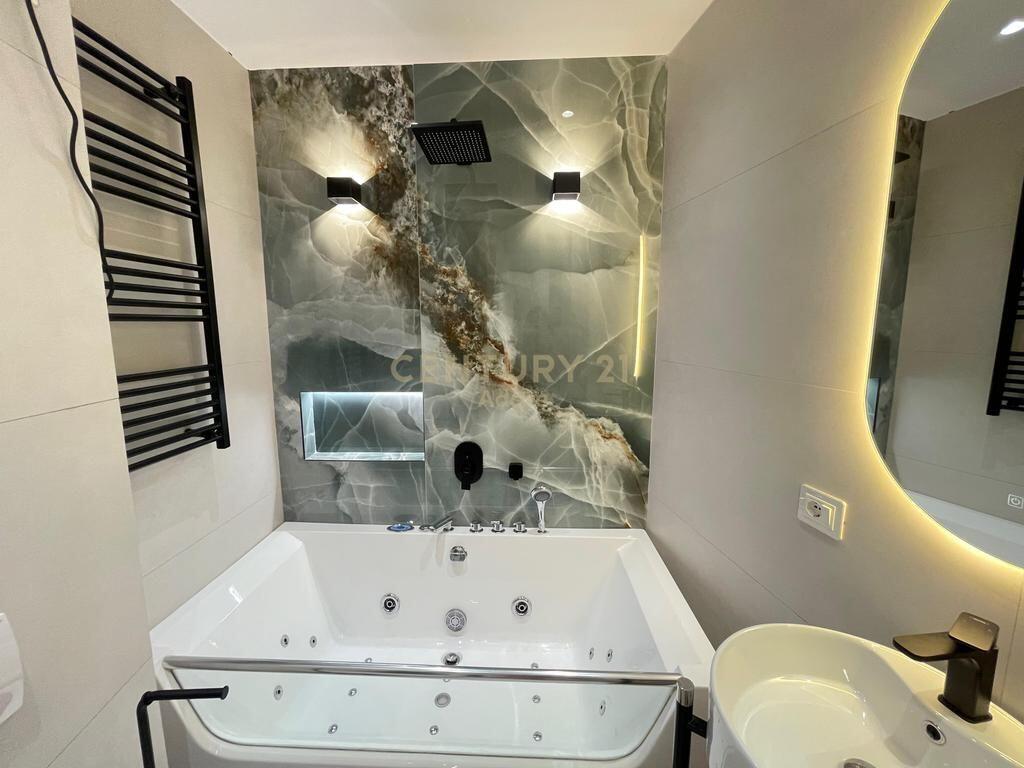 APARTAMENT 2+1+2 + POST PARKIMI PER QIRA NE LAKE VIEW RESIDENCE!