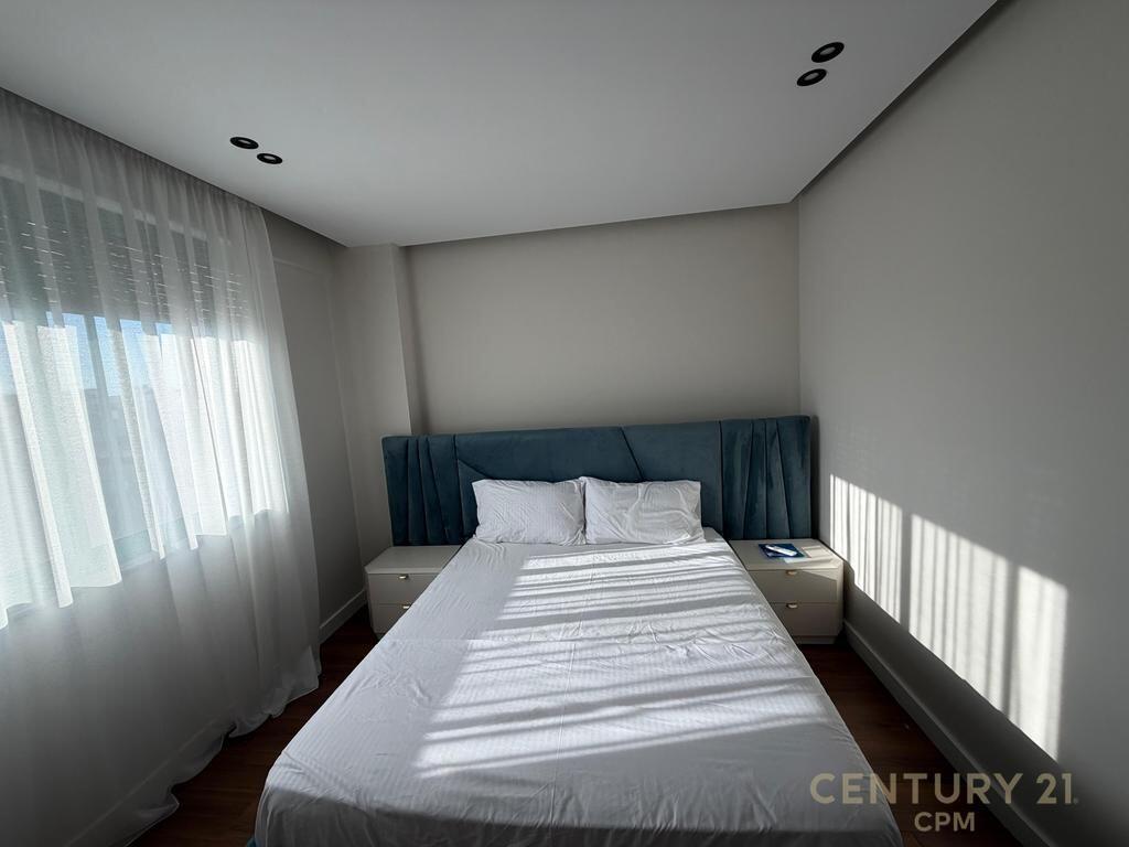 Jepet me qira apartament 2+1+2 te Hoxha Tahsim