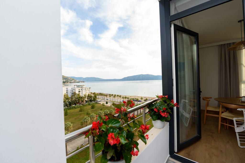 *Apartament 2+1+2 me Pamje nga Deti për Shitje – Lungomare, Vlorë*