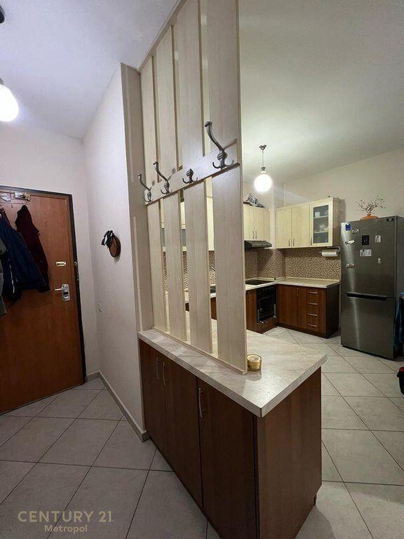 Apartament 1+1 me qira, tek Petro Nini Luarasi