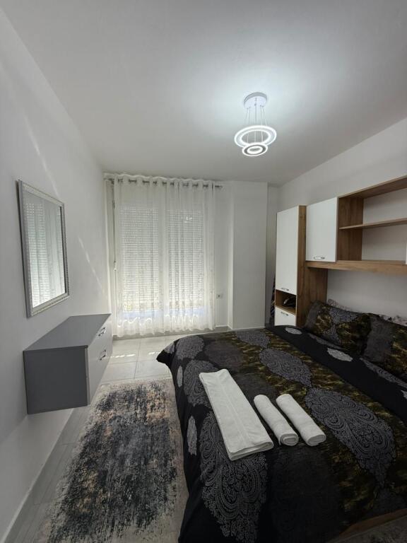 Me Qira – Apartament 3+1+2, Rruga “5 Maj”, Tiranë