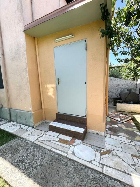 Jepet me qera apartament 1+1, Prane Bulevardit te ri