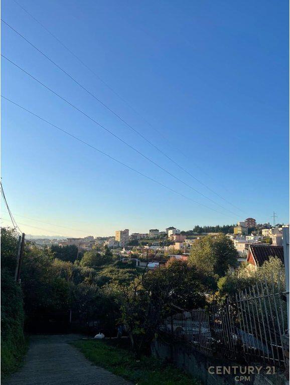 Land+Building for sale in Shkoze at the Tractor Factory 200,000 €