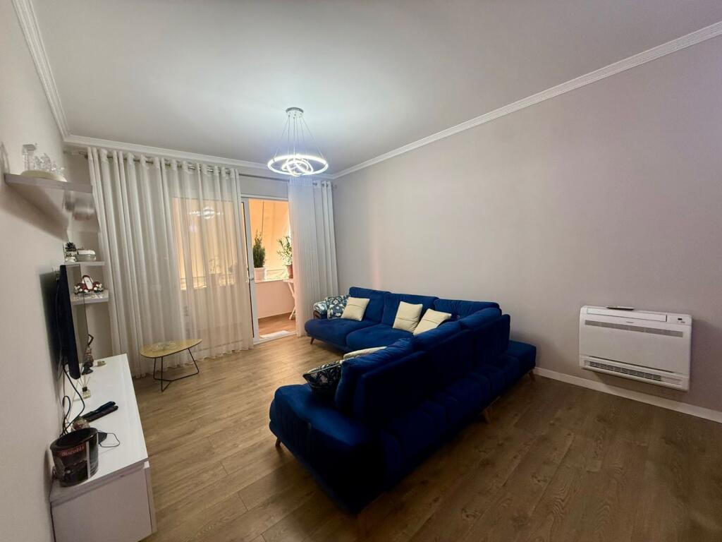 Apartament 2+1+2 tek Komuna e parisit
